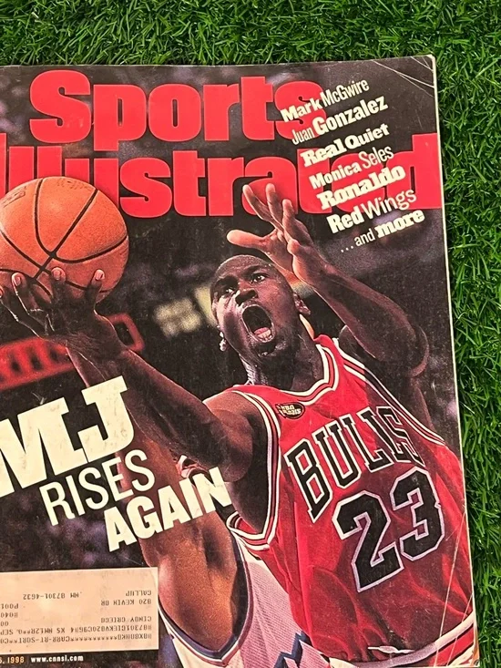 June 15, 1988 Michale Jordan Chicago Bulls Sports Illustrated - MJ Rises Again - Picture 2 of 11